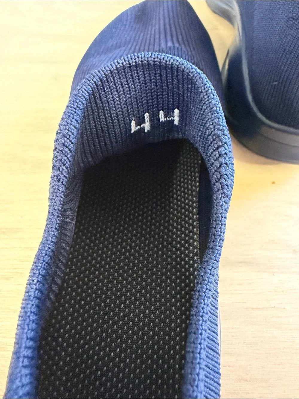 Mens Navy Knit Slip-On Sneakers size 9.5